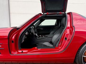 2013 Mercedes-BENZ SLS AMG — миниатюра 13