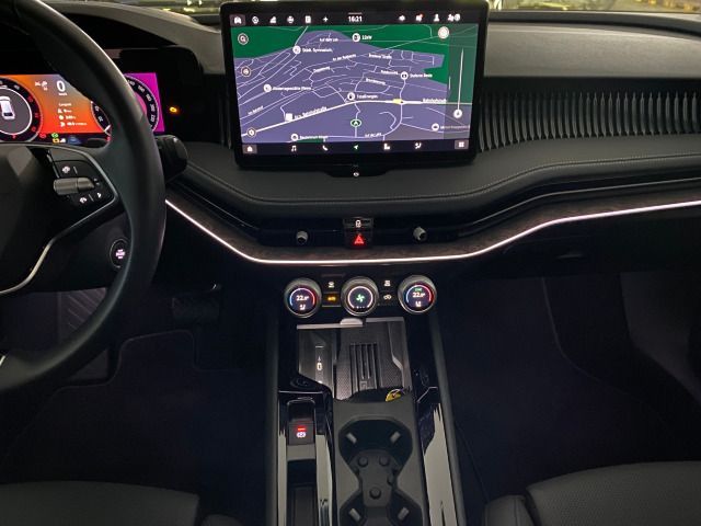 Superb IV Combi L&K 2.0 TDI DSG NAVI+LEDER