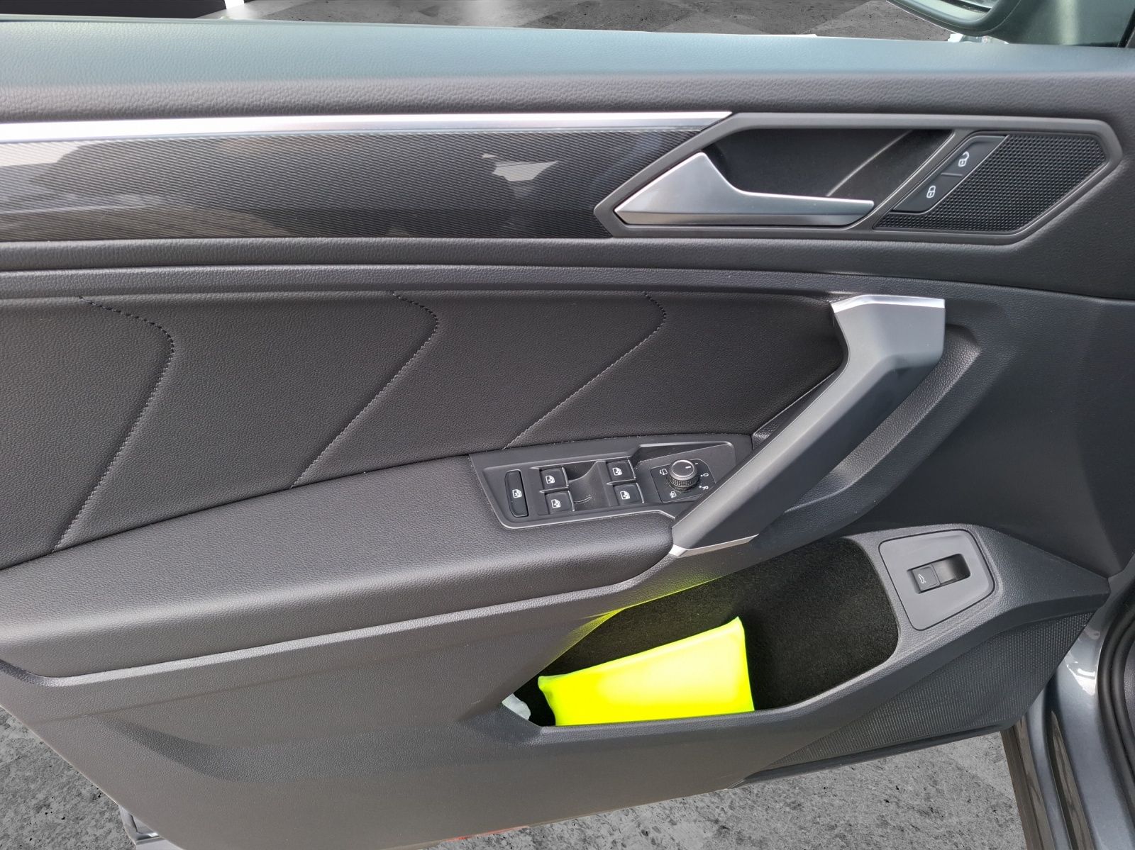 Fahrzeugabbildung Volkswagen Tiguan Allspace TDI Highline 4M DSG R-Line LED A