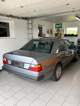 Mercedes-Benz Oldtimer Mercedes Benz W124 200E - Mercedes-Benz 200: W124 200e