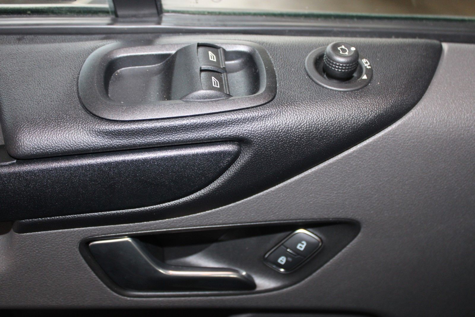 Fahrzeugabbildung Bürstner Ford COPA L2 Aufstelldach AHK Markise WC