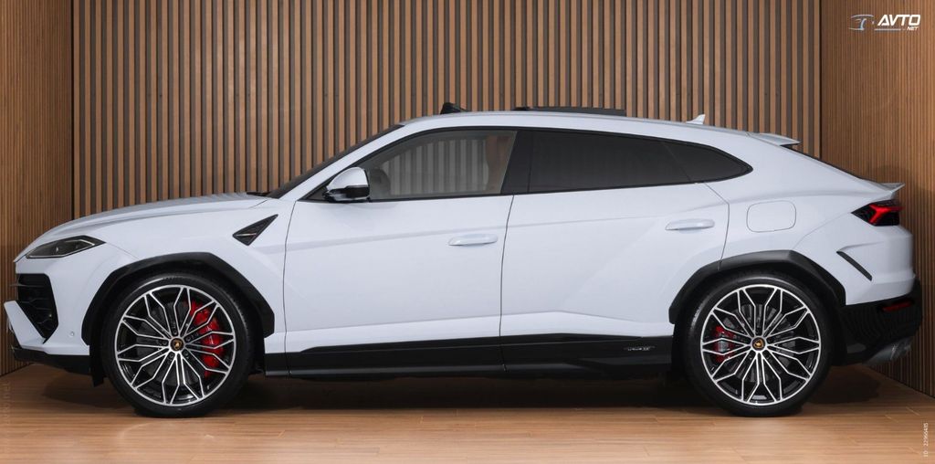 LAMBORGHINI Urus 2026