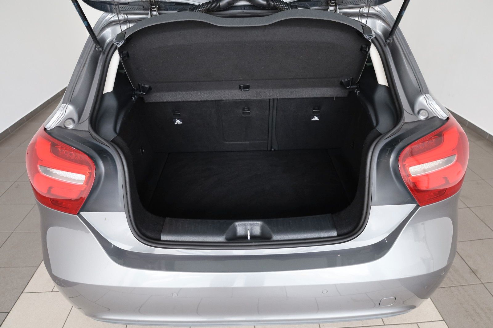 Fahrzeugabbildung Mercedes-Benz A 200d Style Leder,Navi,LED,SH,PDC,SR+WR