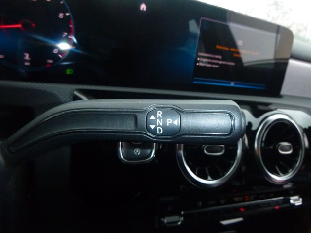 Fahrzeugabbildung Mercedes-Benz A 180 >AUT/NAVI/Sitzheiz/SR NEU<