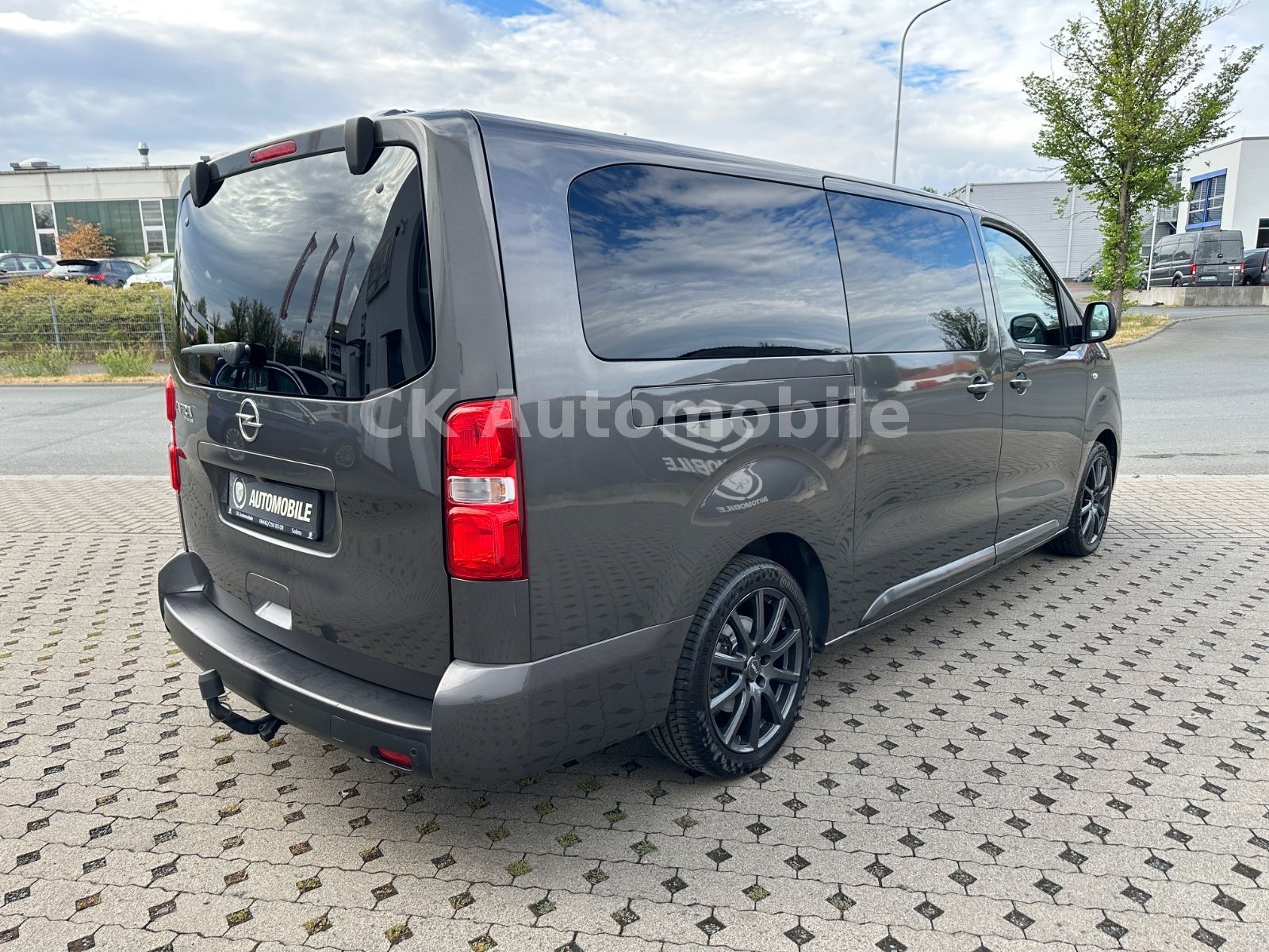 Fahrzeugabbildung Opel Zafira Life Elegance L/7 Sitze/Navi/Pano/LED/AHK