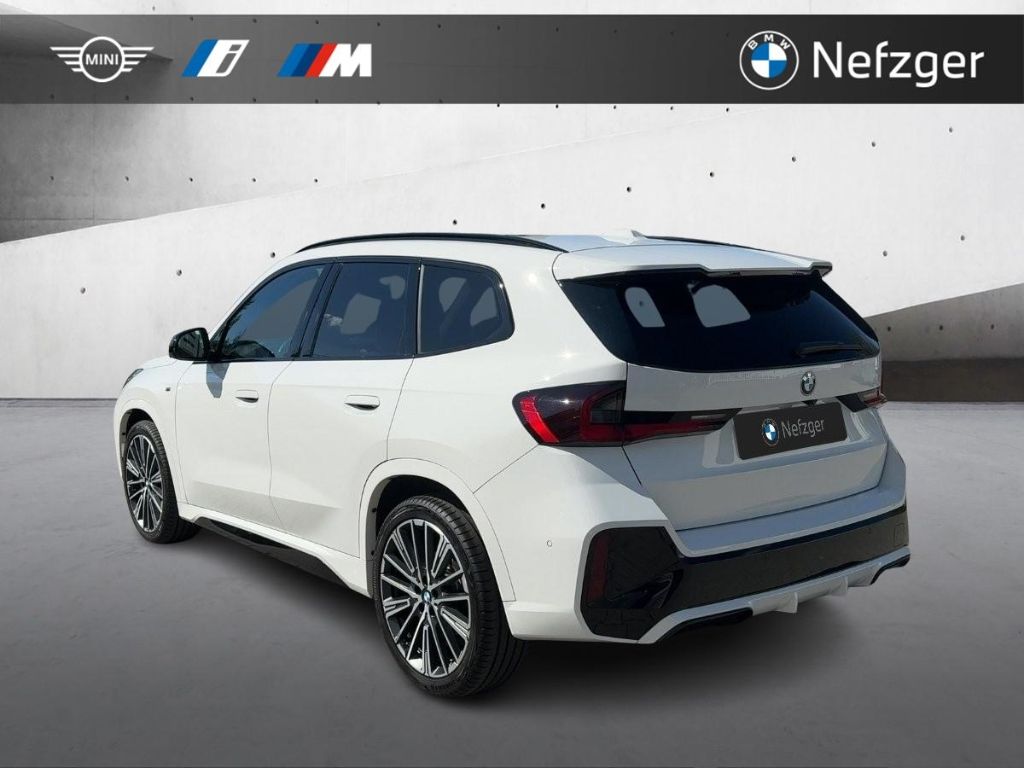 BMW X1 xDrive23i Head-Up M Sport Panorama Driving As foto 3