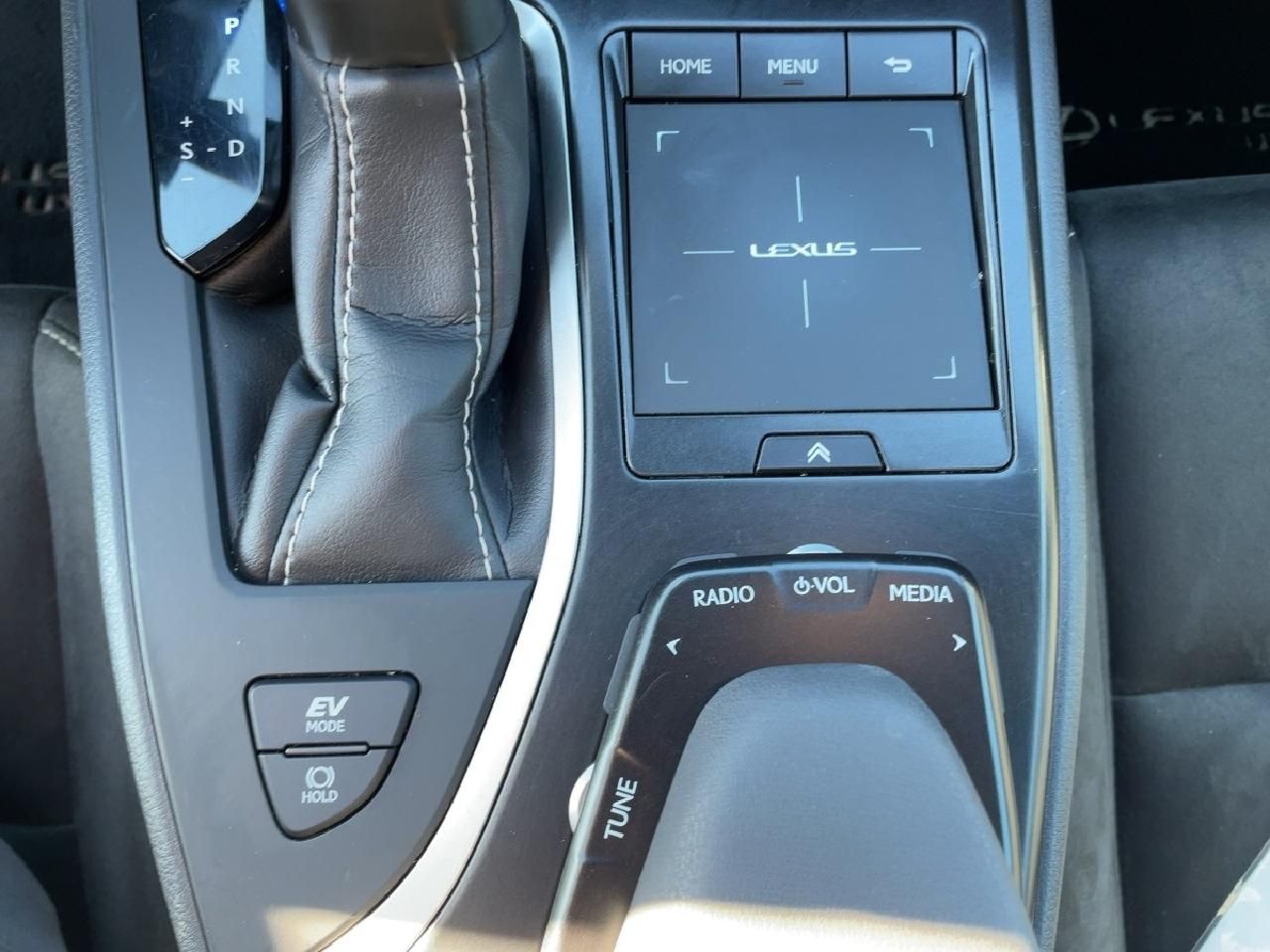 Fahrzeugabbildung Lexus UX 250h Style Edition