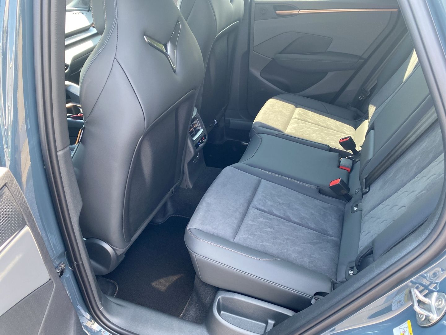 Fahrzeugabbildung CUPRA Terramar 1.5 eTSI 110 kW EU6e
