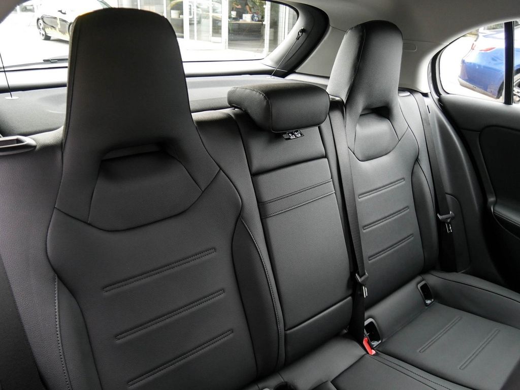 Mercedes-Benz A 250 4M |Progressive|NAVI|MBeam|KEYL|AHK|KAM|LM