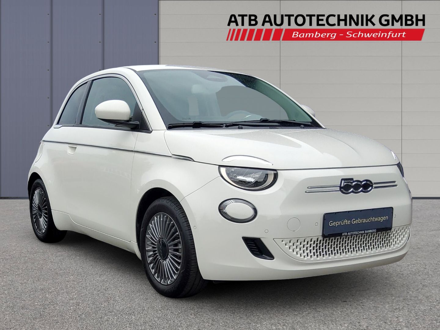 Fahrzeugabbildung Fiat 500e Elektro Komfort und Style Paket