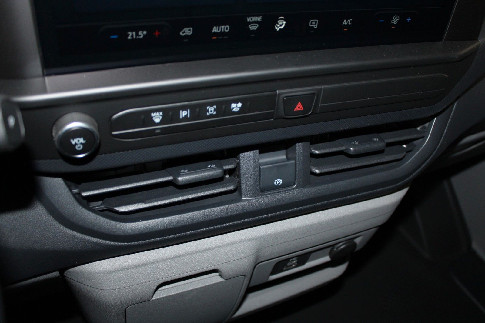 Fahrzeugabbildung Ford Transit Custom TREND PHEV L1 LED CAM Technologie