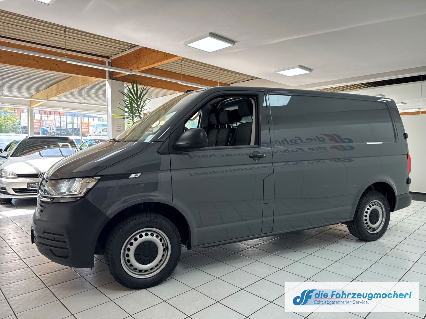 Fahrzeugabbildung Volkswagen Transporter T6.1 Kasten 4MOTION AHK DAB Induktio
