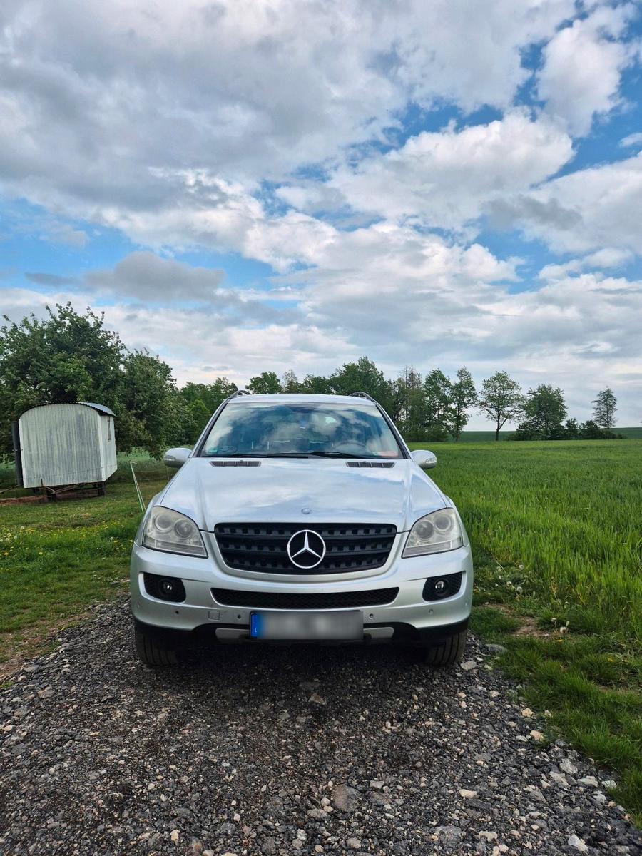 Mercedes-Benz ML280 2006 — вигляд ззаду