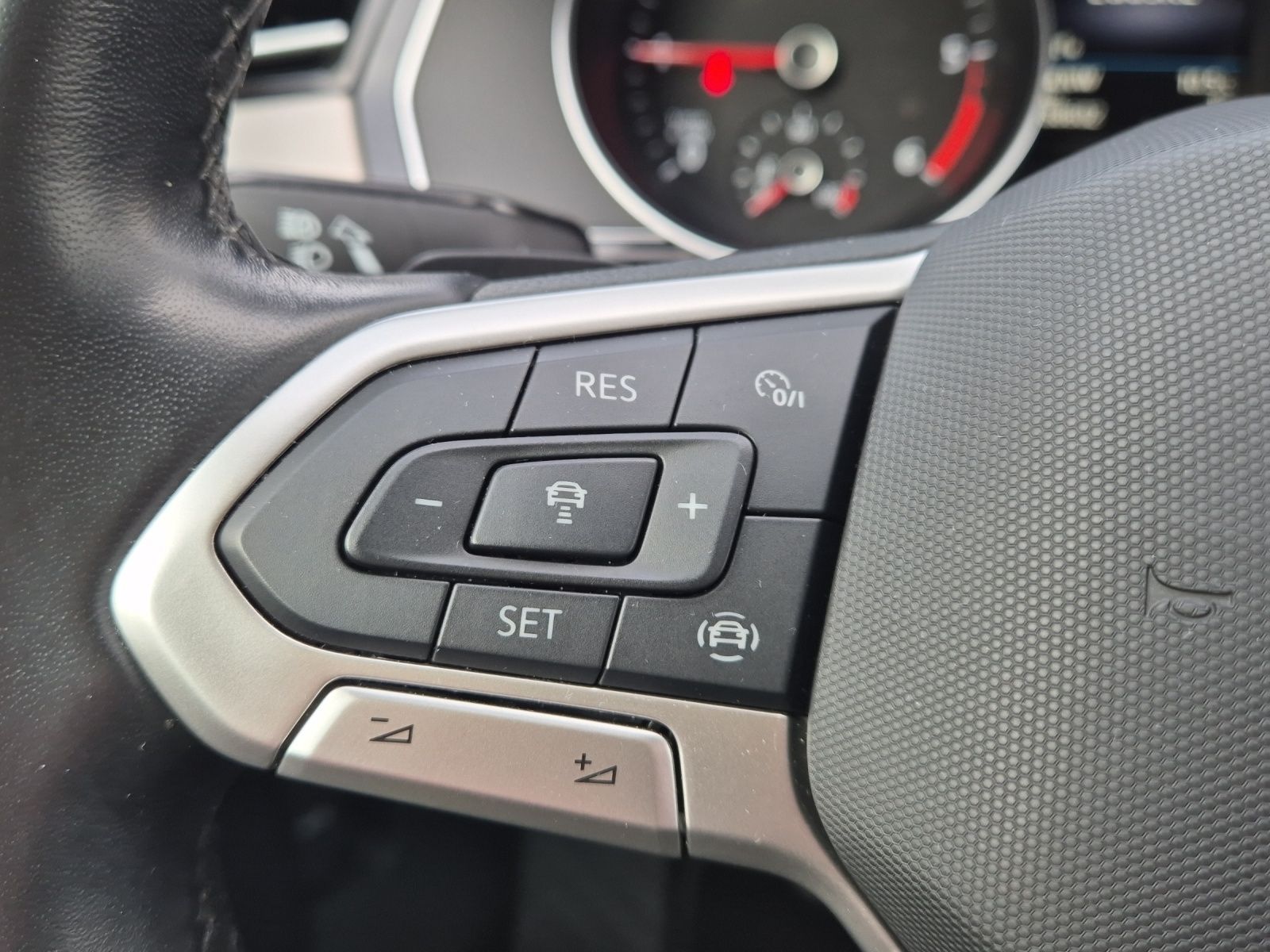 Fahrzeugabbildung Volkswagen Passat Variant TDI Elegance DSG 4M Matrix Navi A