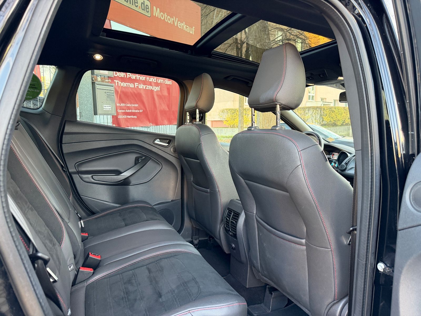 Fahrzeugabbildung Ford Kuga ST-Line ALLRAD*PANO*ALCANTARA*AHK*