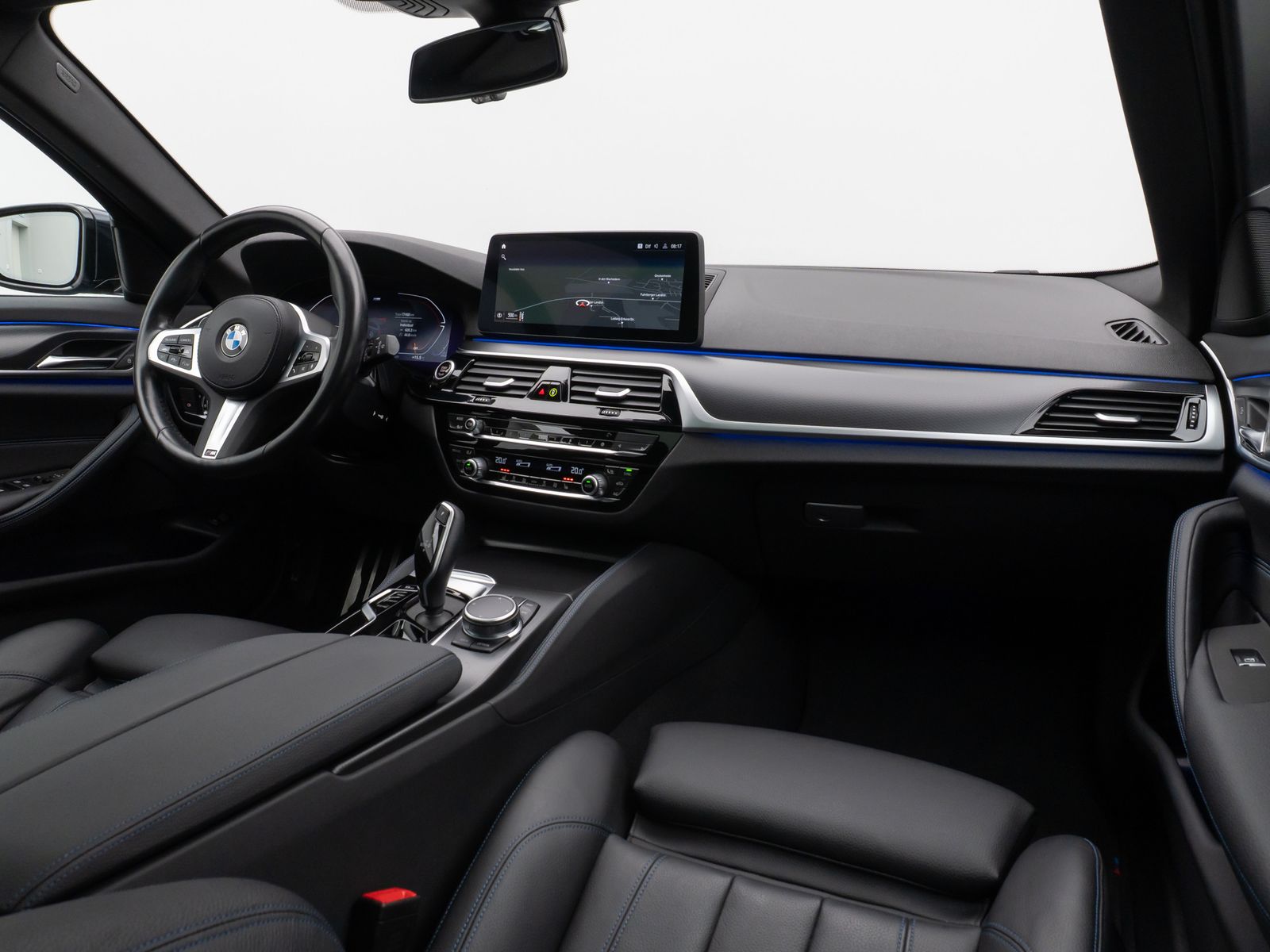 Fahrzeugabbildung BMW 530d xD M Sport Panorama Kamera HUD HiFi Komfort