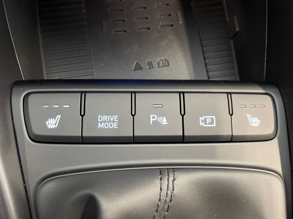 Fahrzeugabbildung Hyundai BAYON FL (MY25) 1.0 T-GDI (100 PS) 6-MT 2WD Prim