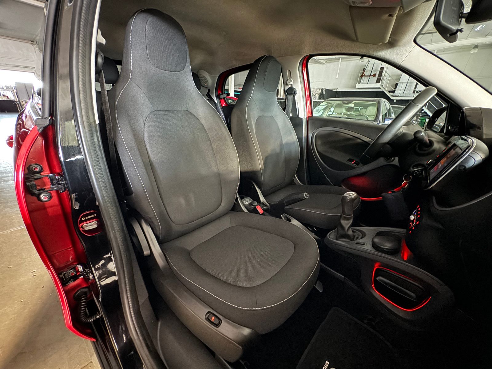 Fahrzeugabbildung Smart ForFour PASSION NAVI PDC SITZHEIZUNG SCHECKHEFT