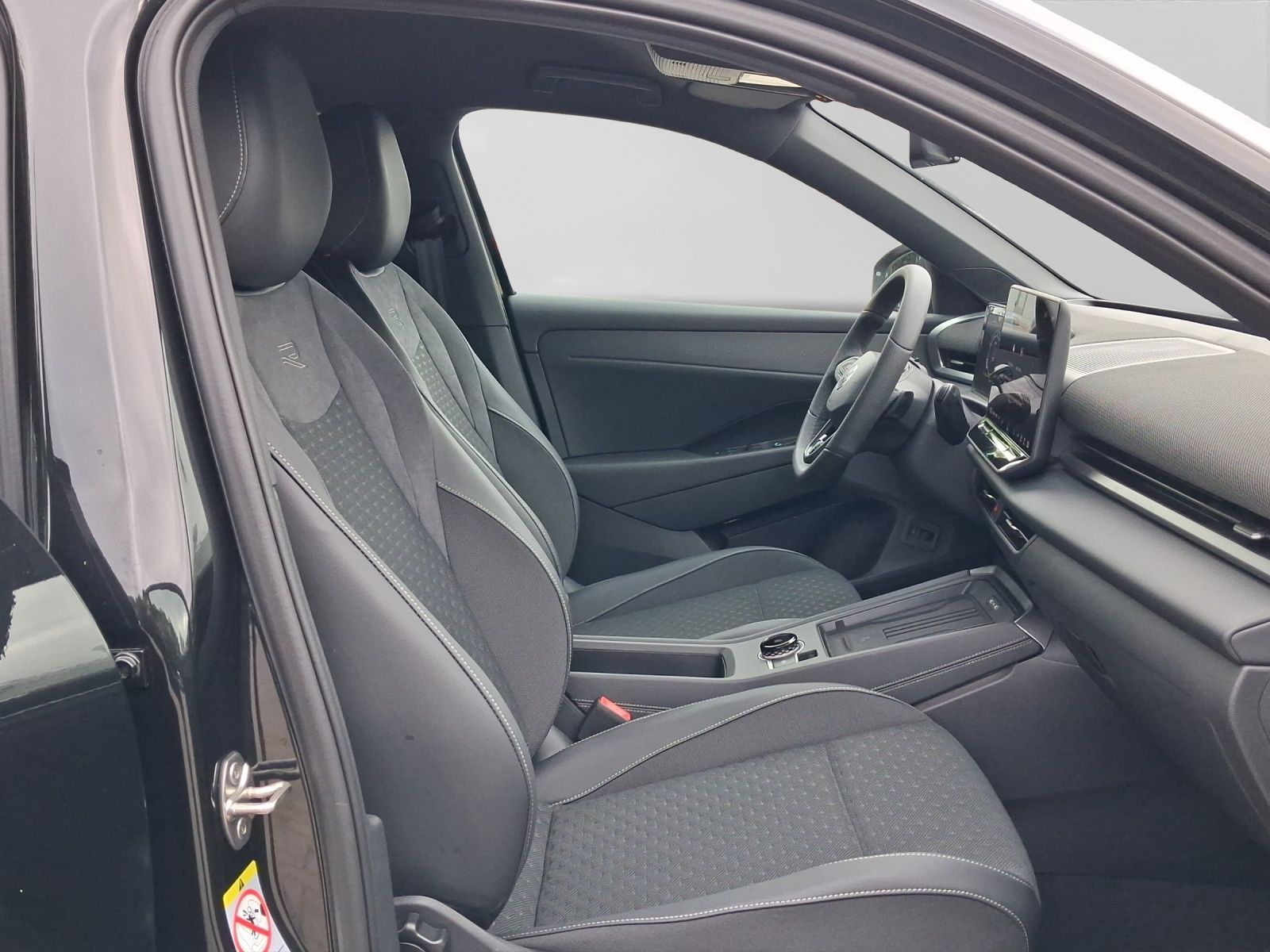 Volkswagen T-Roc 1.5 eTSI DSG R-LINE BLACK LM20 MATRIX KAME foto 4