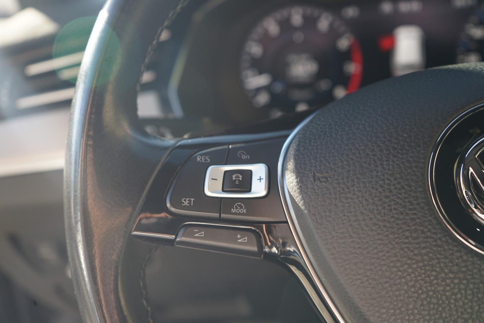 Volkswagen Passat Variant 1.8 TSI DSG R-Line LED Navi ACC