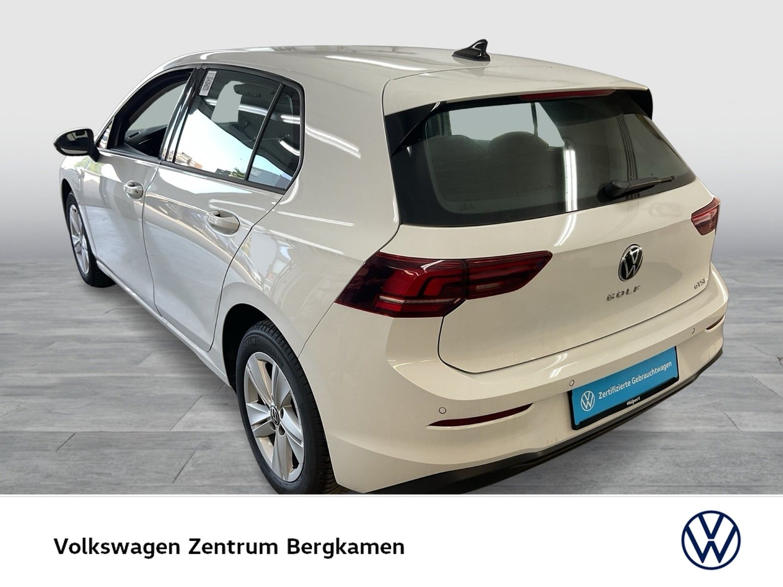 Volkswagen Golf VIII 1.5 eTSI LIFE CAM ACC CARPLAY SITZHEIZ foto 4