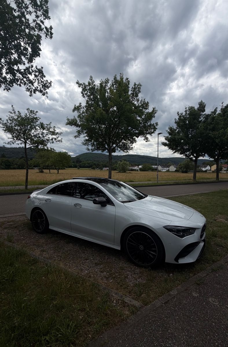 MERCEDES-BENZ CLA 200/Pano/Facelift/Amg-Line/Nightpaket 