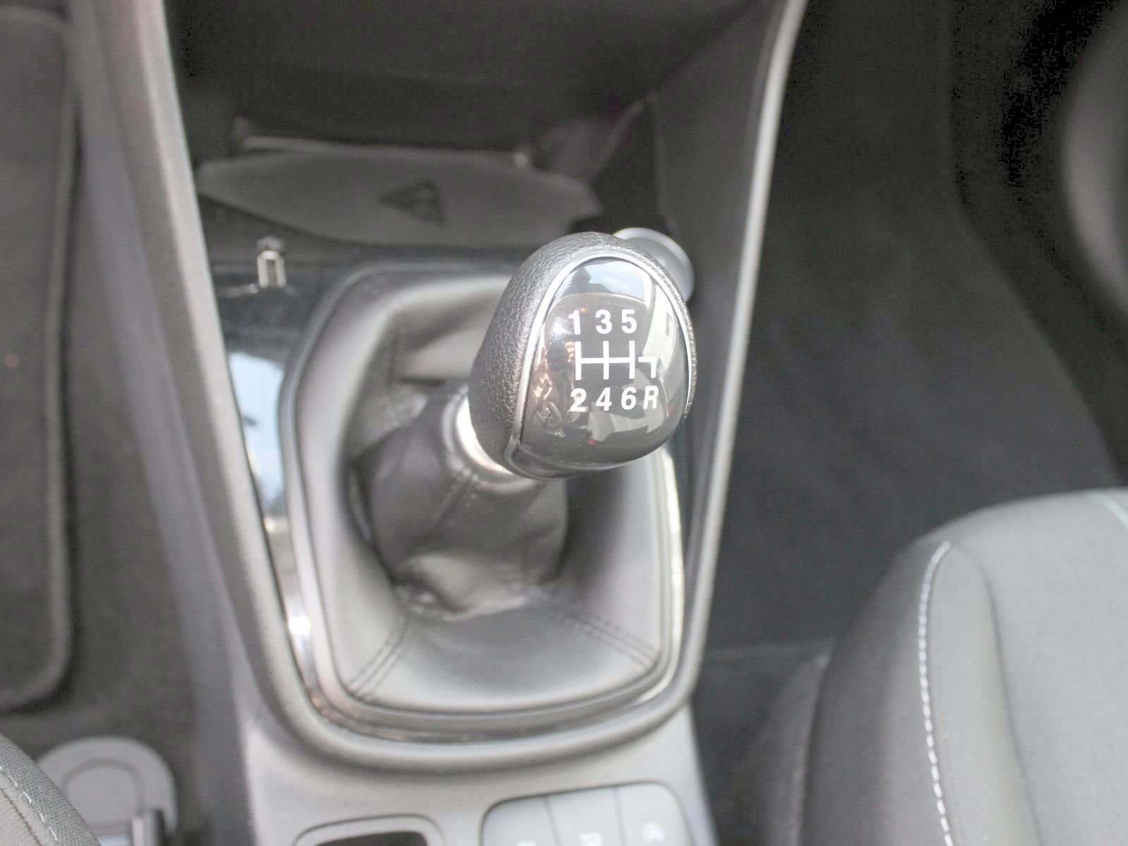 Fahrzeugabbildung Ford Fiesta Cool & Connect 1,0 EcoBoost Start/Stopp