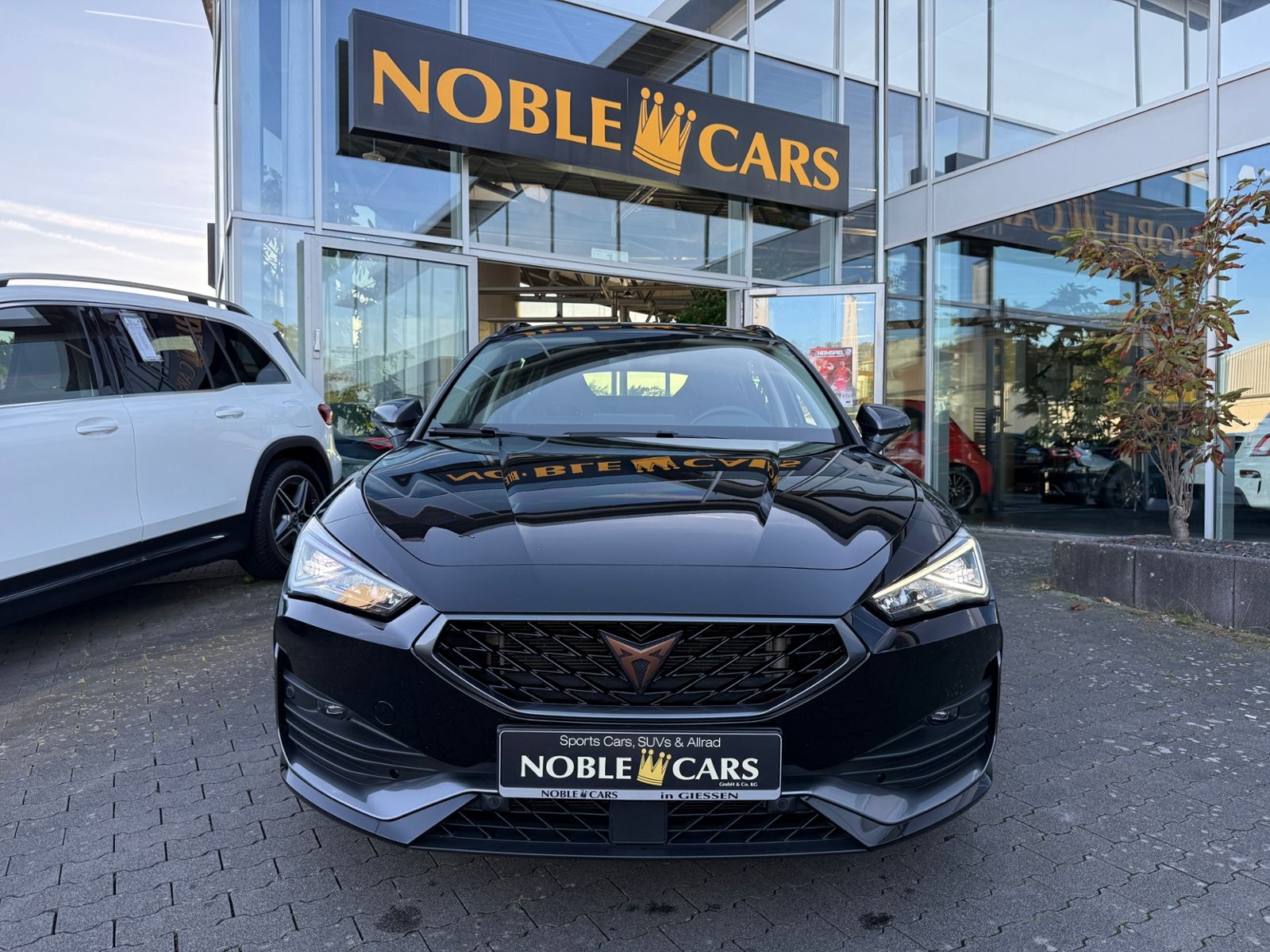 Fahrzeugabbildung CUPRA Leon 1.4 e-Hybrid VZ SHZ NAVI DAB