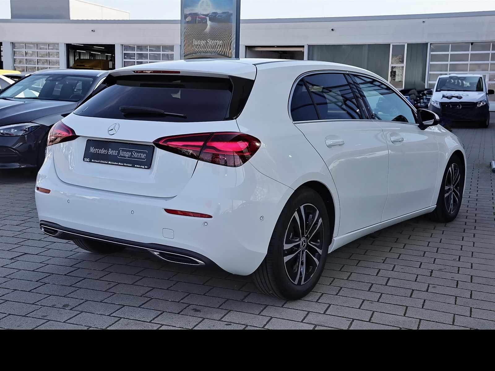 Mercedes-Benz A 180 PANO+KAMERA+CARPLAY+SPURHALTE+MBUX+LED+17"