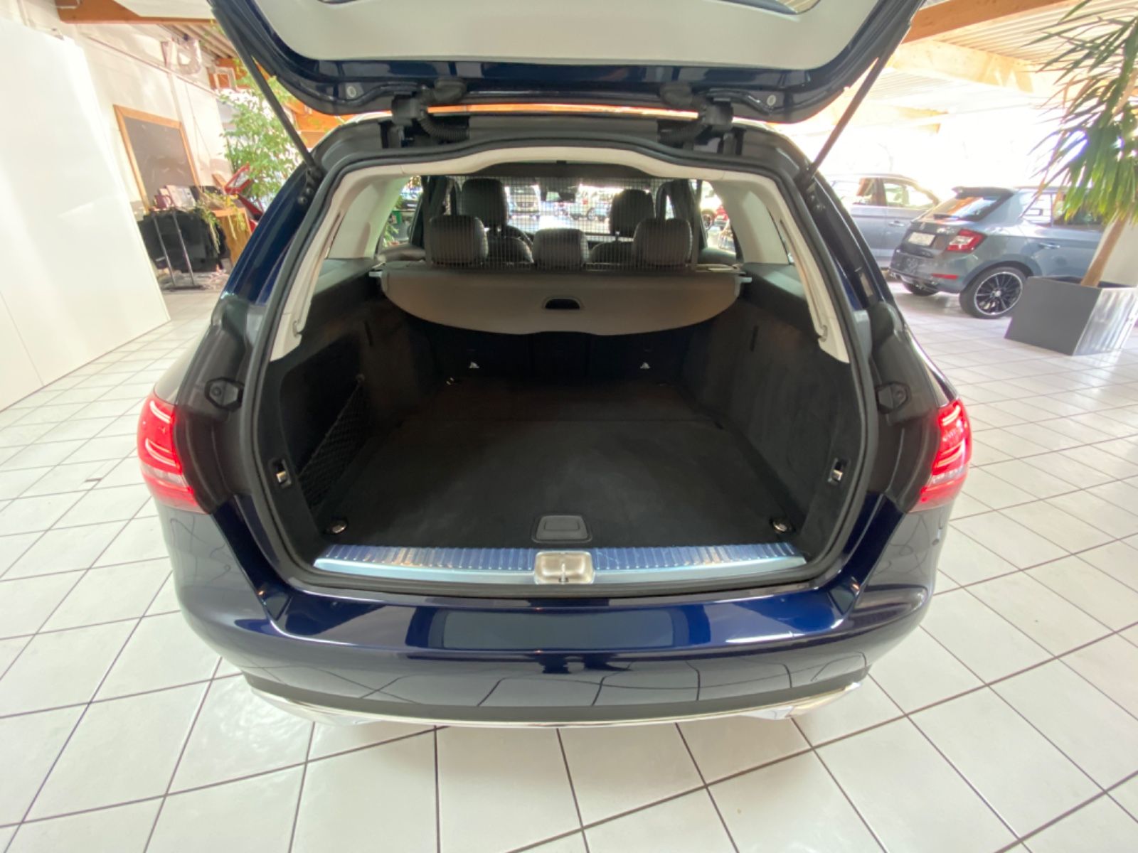Fahrzeugabbildung Mercedes-Benz C -Klasse 220d T-Modell *Business, Avantgarde*