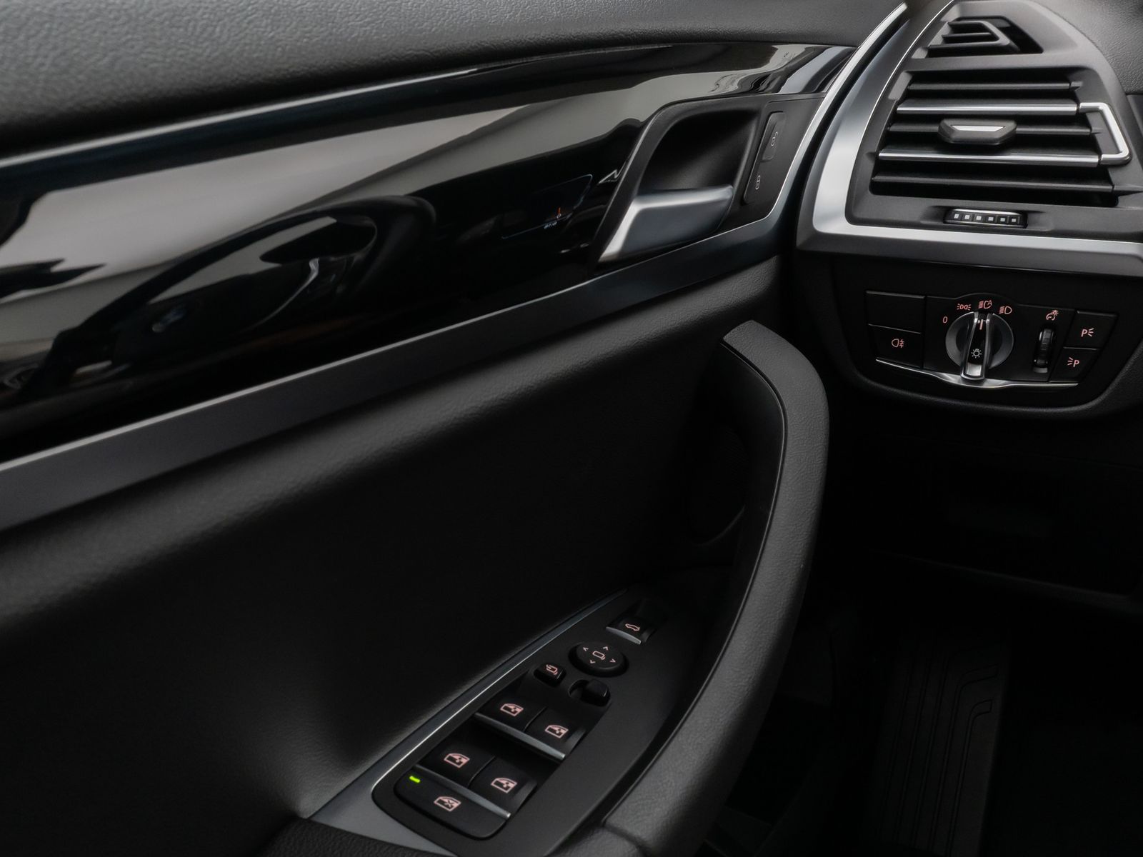 Fahrzeugabbildung BMW X3 xD20d Kamera DAB Leder AHK LED Sport 18Zoll