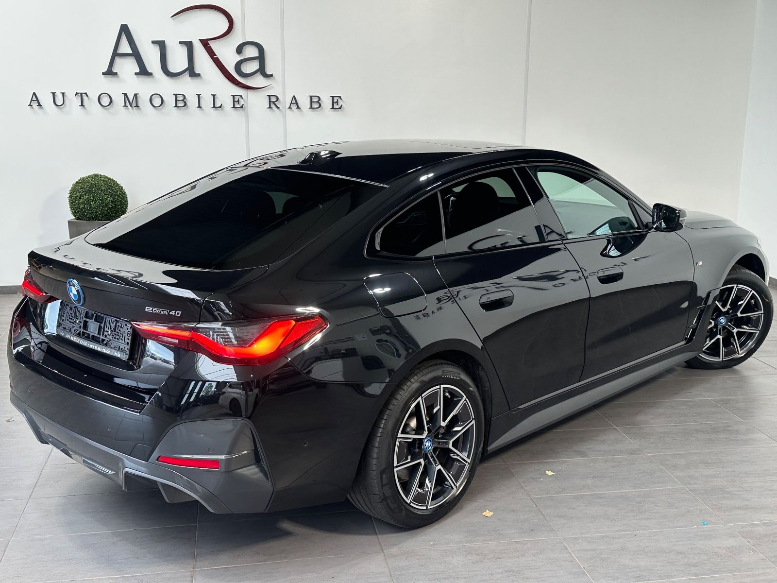 Fahrzeugabbildung BMW i4 eDrive40 Gran Coupé M-Sport NAV+LED+PANO+AHK