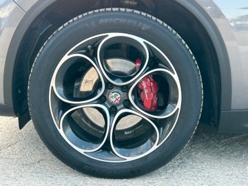 Fahrzeugabbildung Alfa Romeo Stelvio 2.0T AT8 Q4 Super H&K Leder Kamera AHK