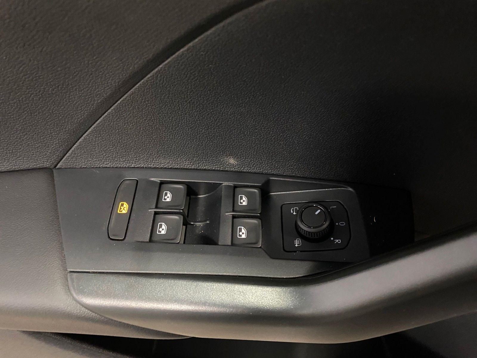 Fahrzeugabbildung Volkswagen T-Cross 1.0 TSI DSG Life+AHK+KAMERA+PDC vo+hi+BC
