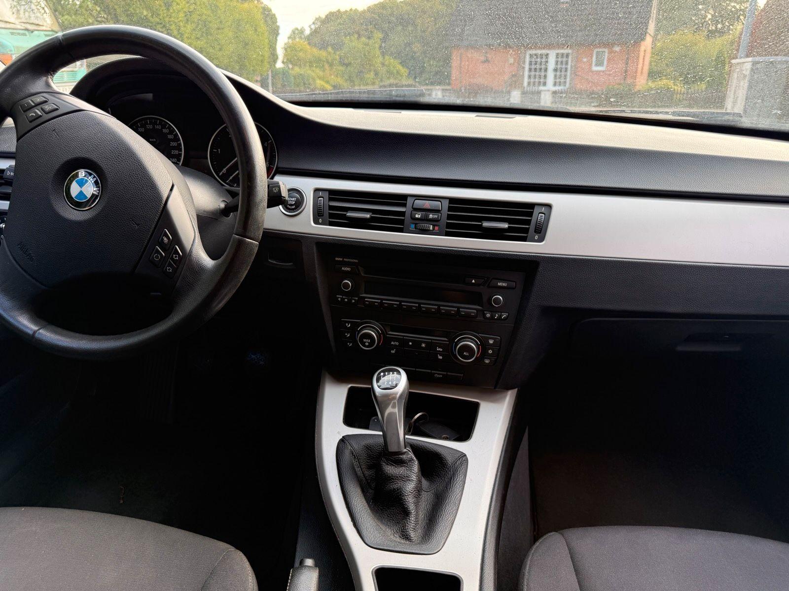 BMW 318 2012 — photo 9