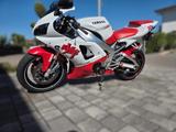 Yamaha R1 RN01 - YAMAHA 1998 R1