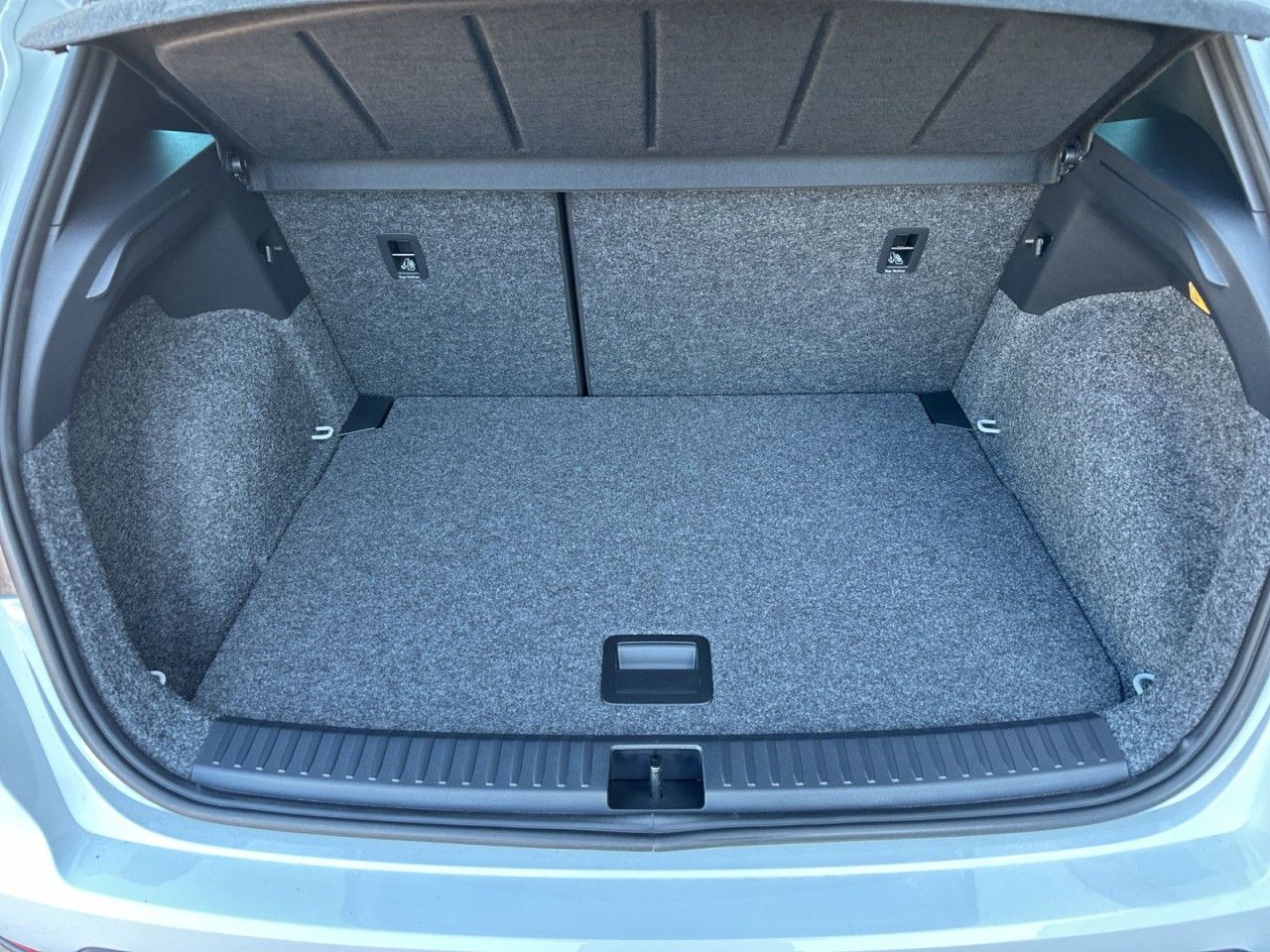 Fahrzeugabbildung SEAT Arona FR Black Edition 1.5 TSI 150 PS DSG - mit KI generiert/bearbeitet