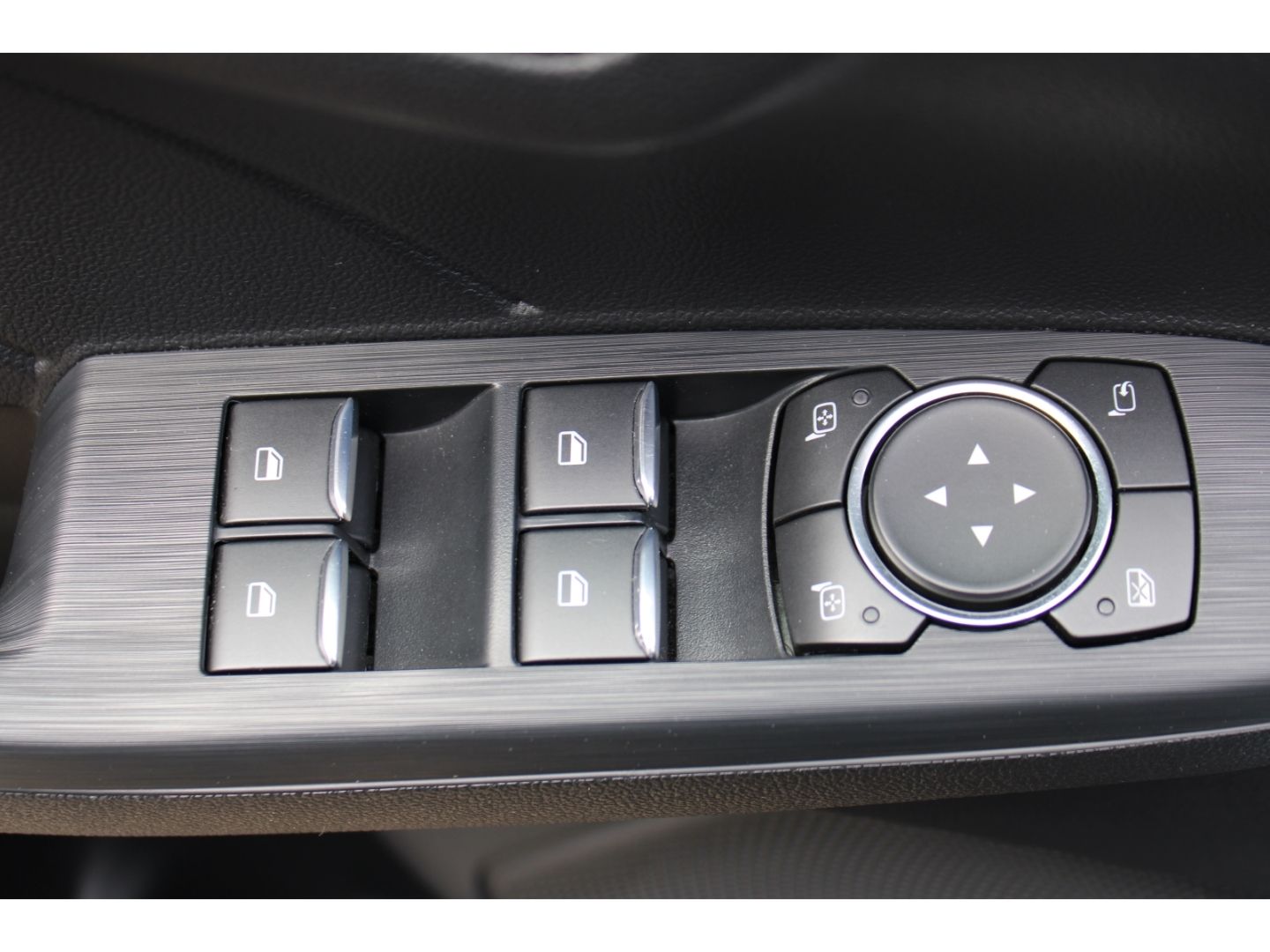 Fahrzeugabbildung Ford Kuga Plug-In Hybrid PHEV Titanium Automatik Navi