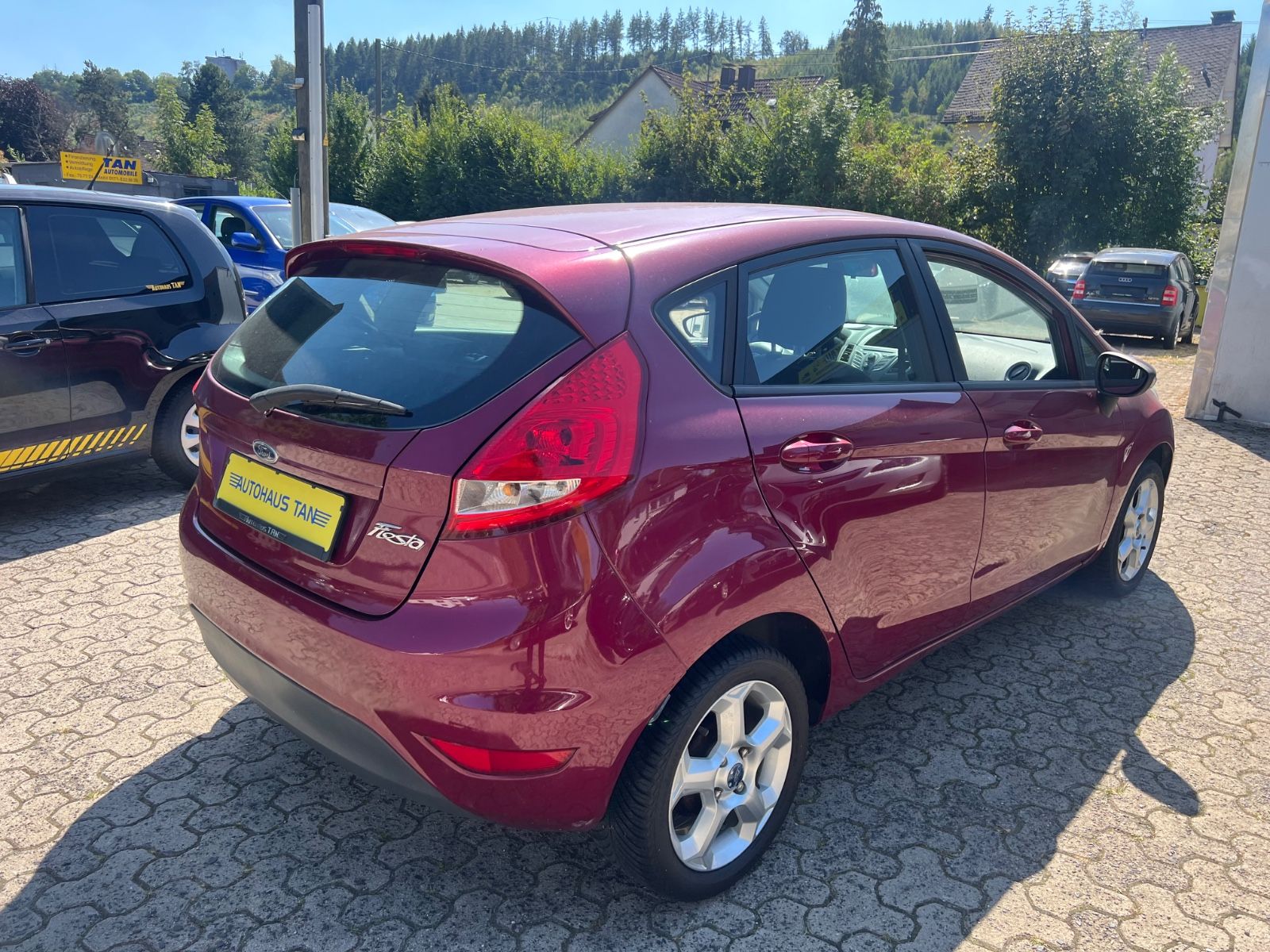 Fahrzeugabbildung Ford Fiesta Sonderlack * 2.HAND * TÜV NEU *