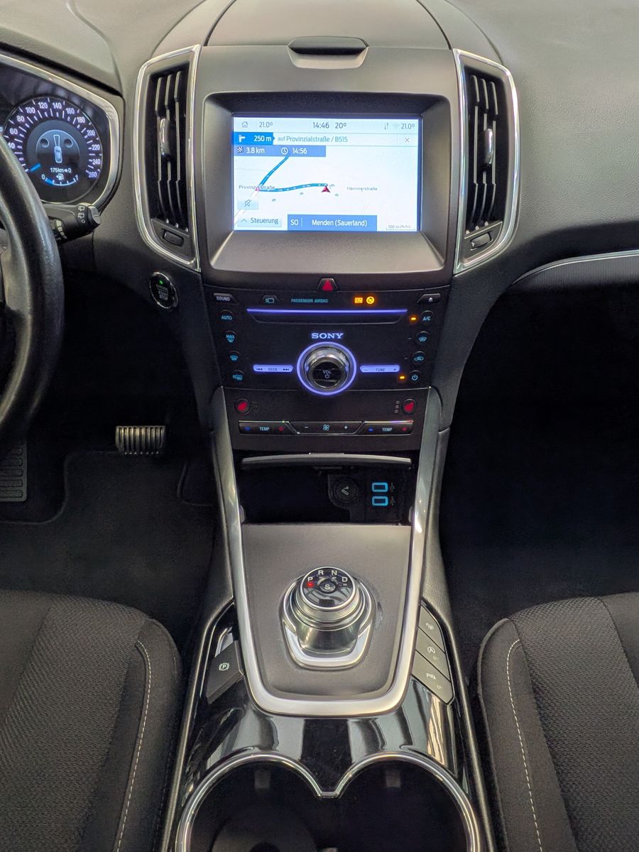 Fahrzeugabbildung Ford S-MAX 2.0 Aut. Titanium*LED*CAM*ACC*AHK*7-SITZE