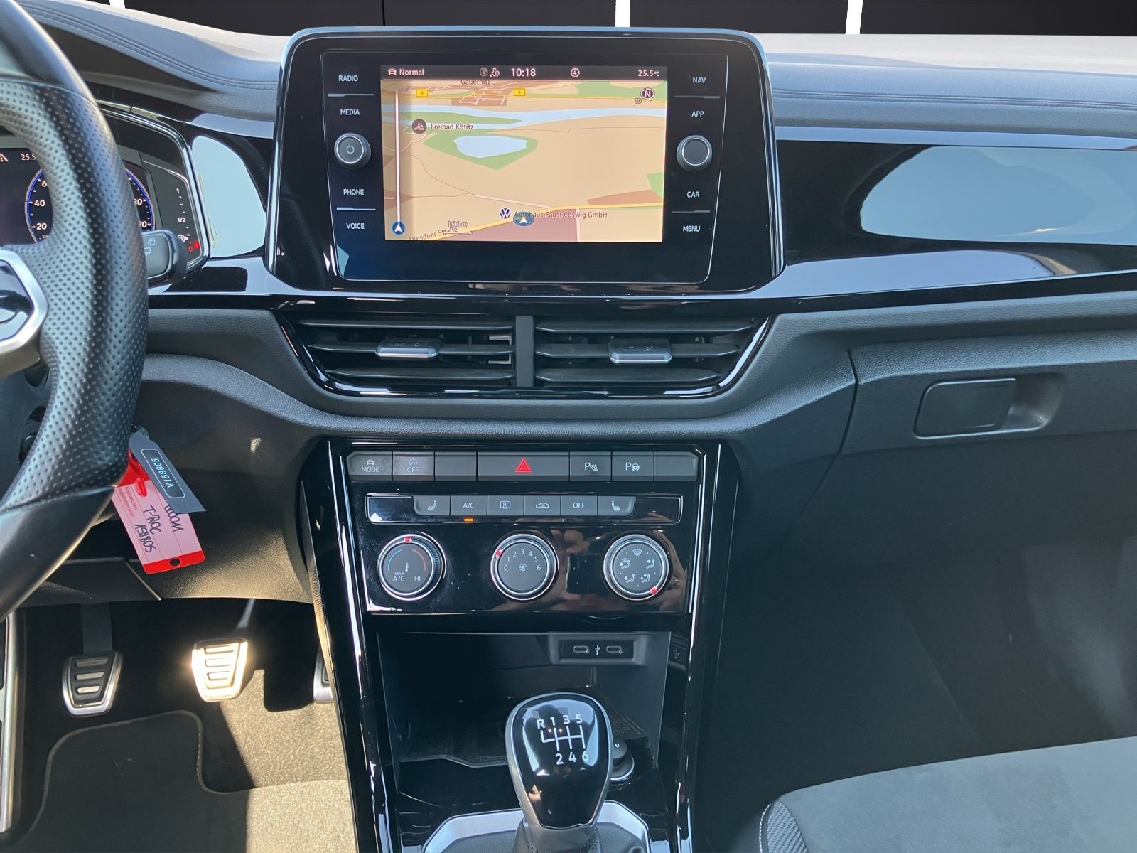Fahrzeugabbildung Volkswagen T-Roc R-Line Matrix Navi ACC AHK SHZ