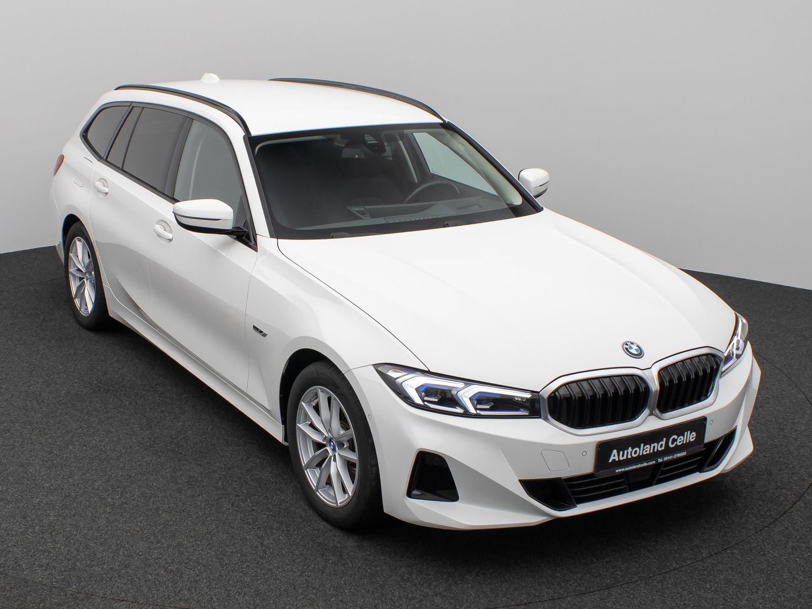 Fahrzeugabbildung BMW 330e Kamera HUD DAB Stop&Go Komfort Fernlichtass