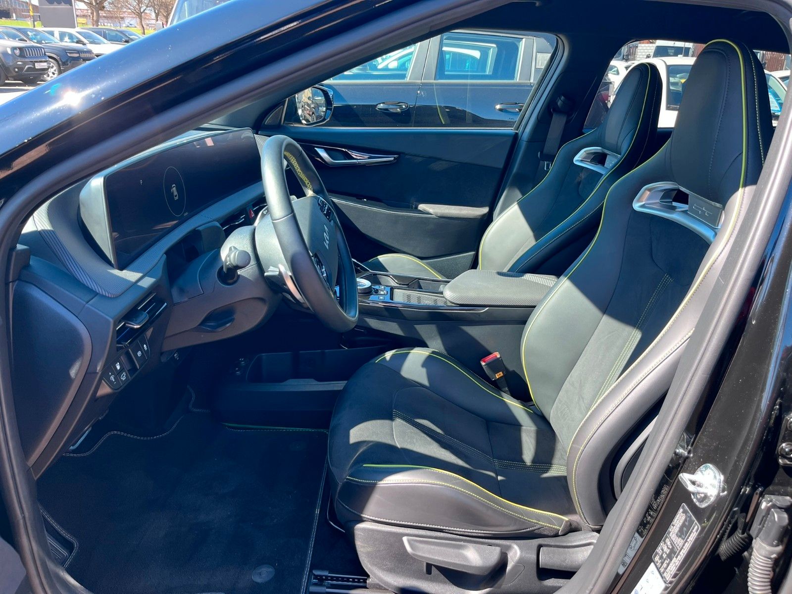 Fahrzeugabbildung Kia EV6 GT 4WD 8fach Alu Meridian Sitzheizung uvm.