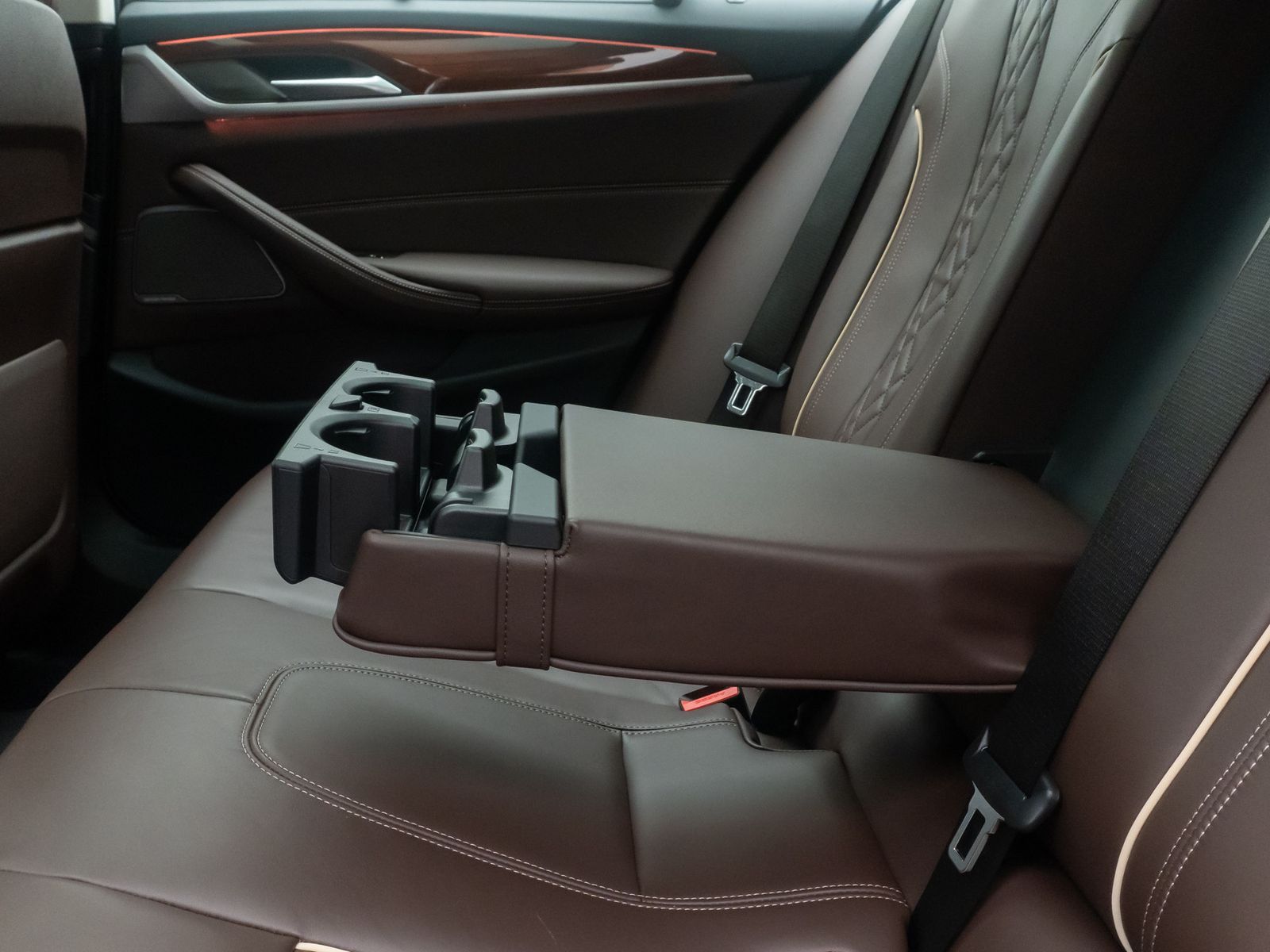 Fahrzeugabbildung BMW 540d xD ACC Laser HUD DAB Panorama H/K Belüftung
