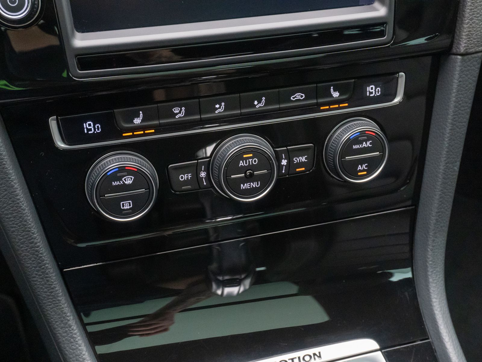 Fahrzeugabbildung Volkswagen Golf R BMT 4Motion Kamera ACC DYNAUDIO Panorama