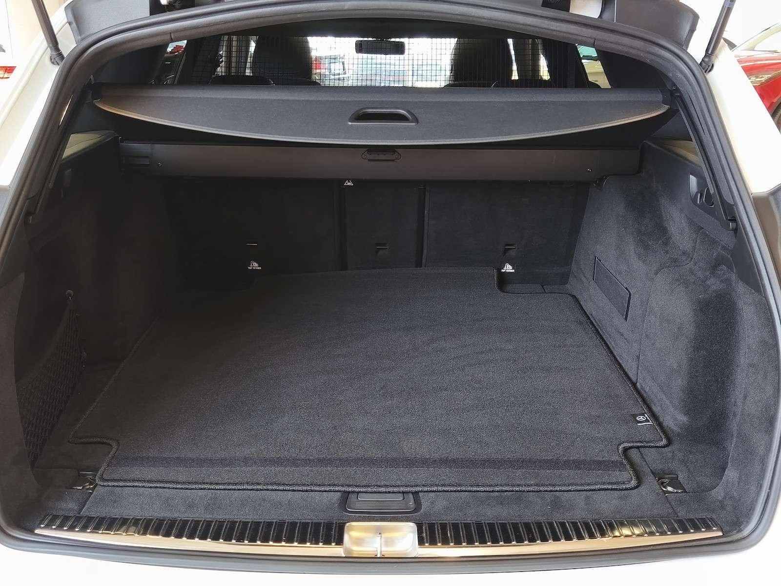 Fahrzeugabbildung Mercedes-Benz 300d AMG Line/Navi/S-Dach/Spur/DAB/Ahk 180 kW...