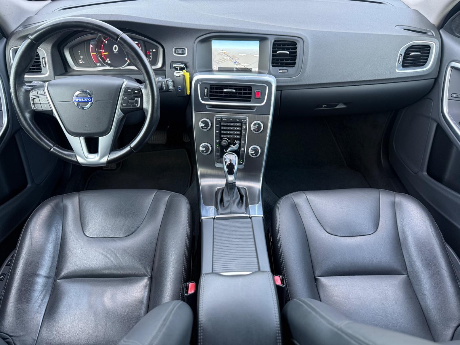 VOLVO V60 D5 2.4 215ch SUMMUM BVA Toit Ouvrant Entretien Complet