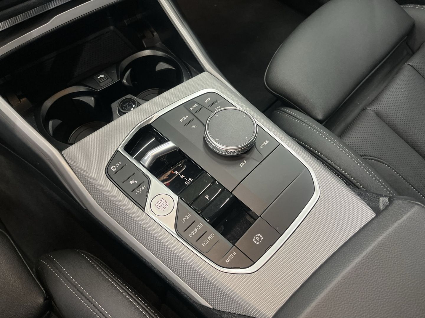 BMW 318 i TOURING AUTOMATIK LC PROF LED PDC KAMERA foto 20