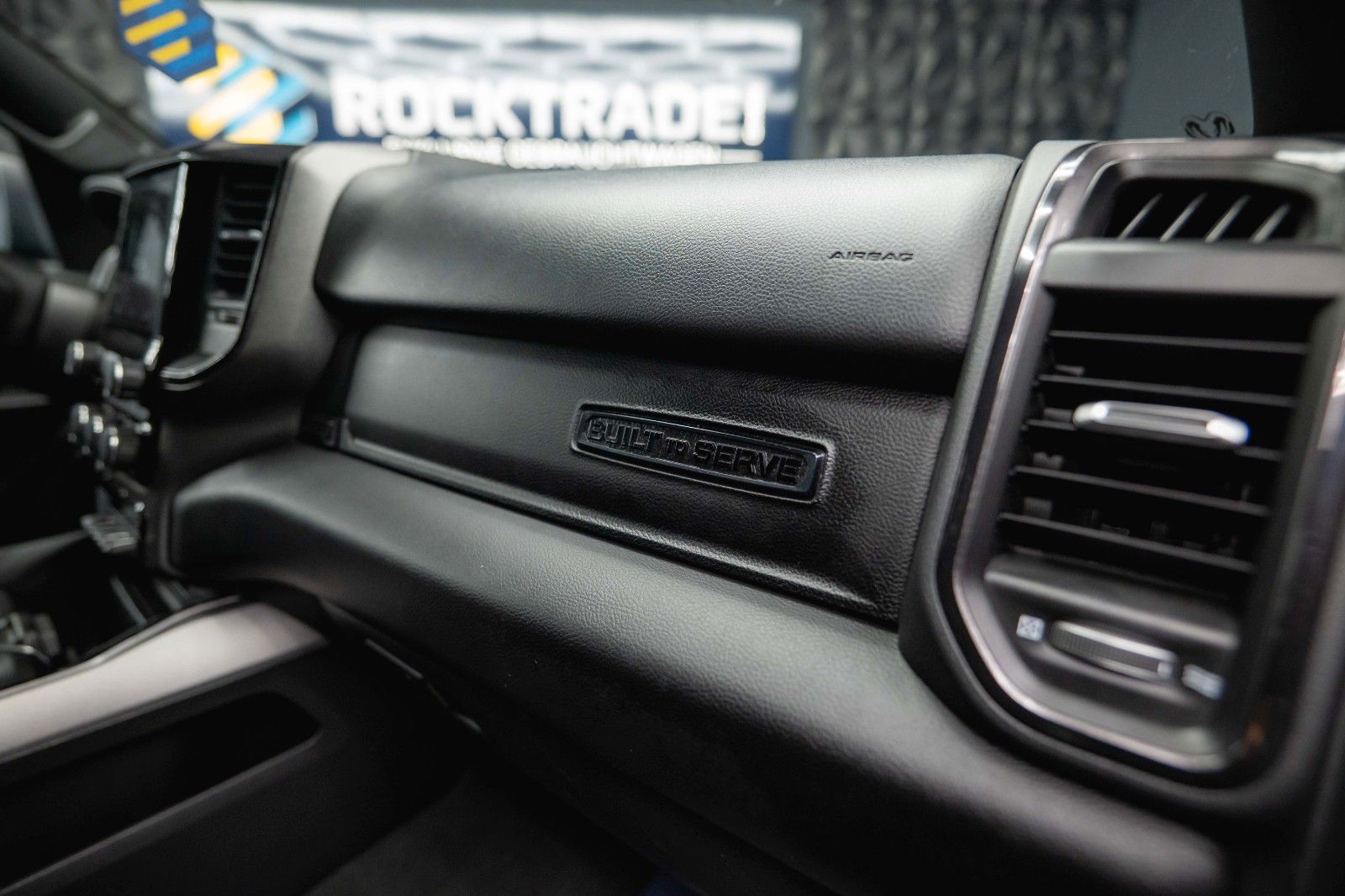 Fahrzeugabbildung Dodge RAM 5.7 V8 HEMI 4x4 Built to Serve AXLE LOCK FOX