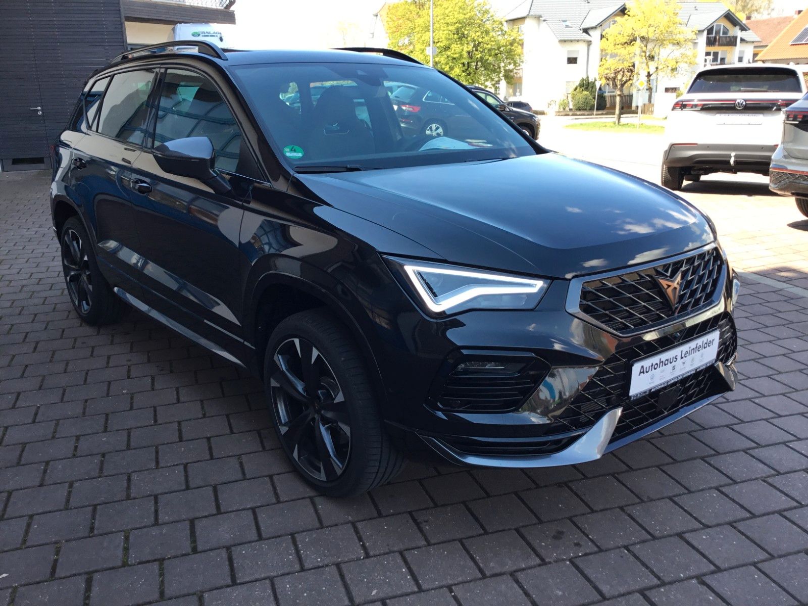 Fahrzeugabbildung CUPRA Ateca 2.0 TSI 4Drive DSG+Pano+AHK+19"+ACC+LED
